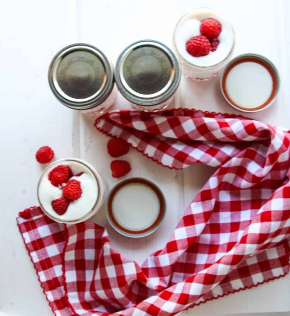 Jars with lids and without lids, with Mousse