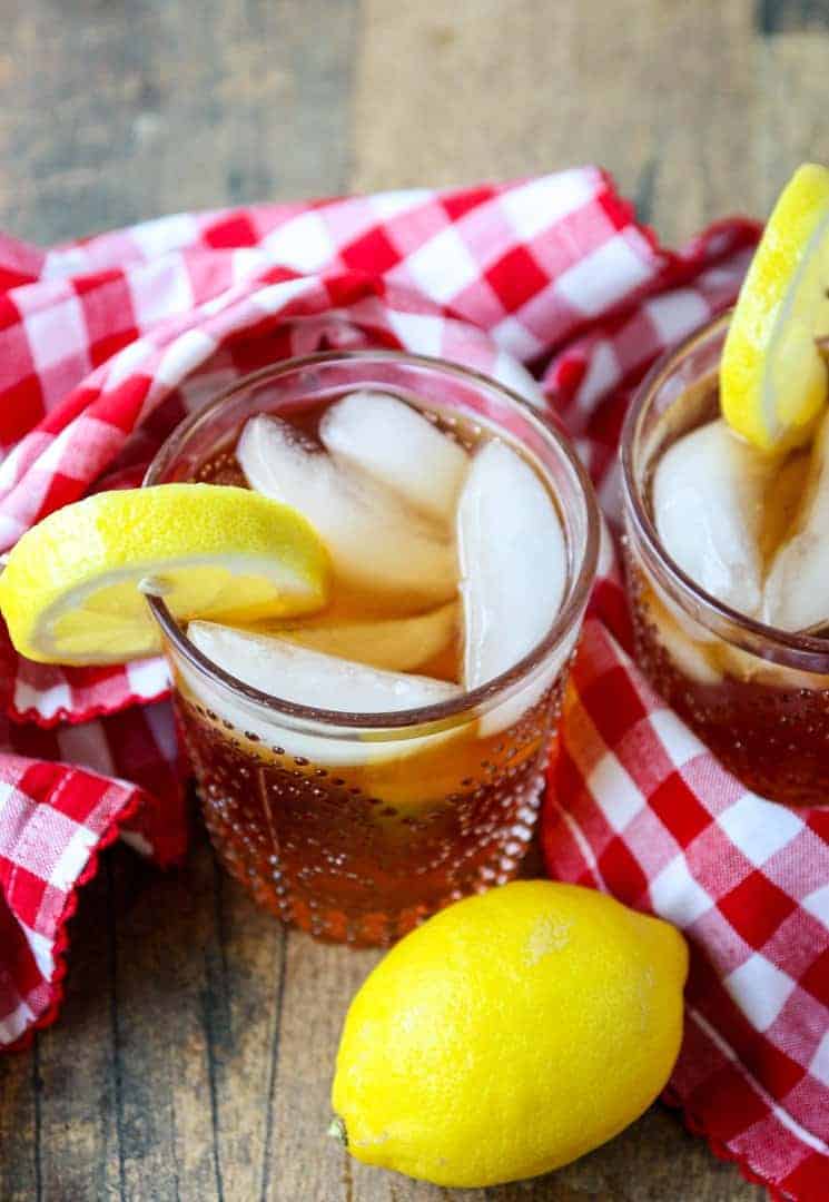 2 glasses of spiked iced tea with lemon slices